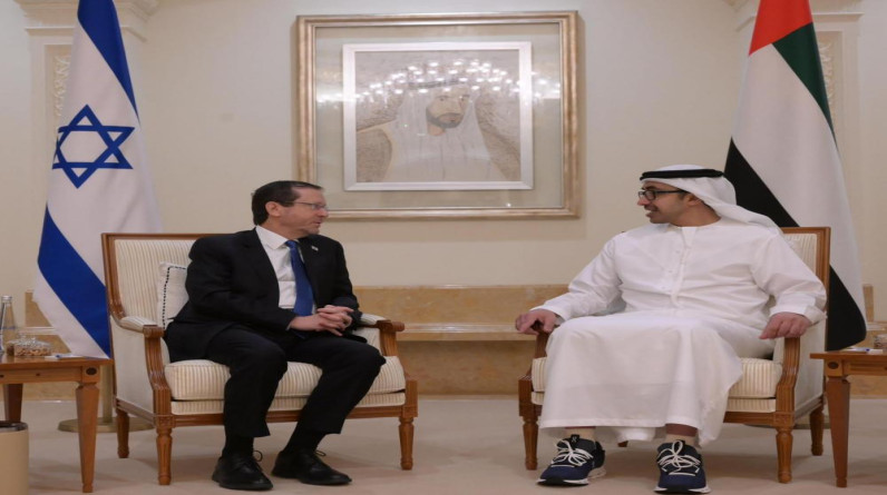 رئيس الكيان الإسرائيلي يصل الإمارات قادمًا من البحرين